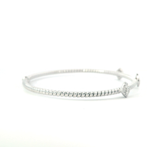 Flexible gold and diamond bracelet